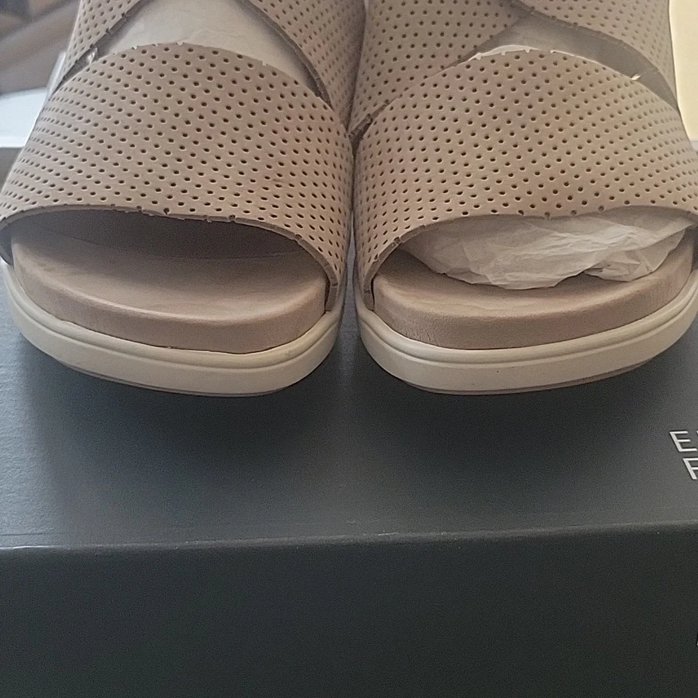 Eileen Fisher Voice Nubuck Sandal in Earth